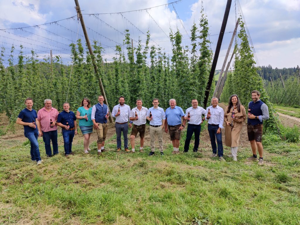 Ein Gruppenfoto beim Lokalaugenschein im Mühlviertel